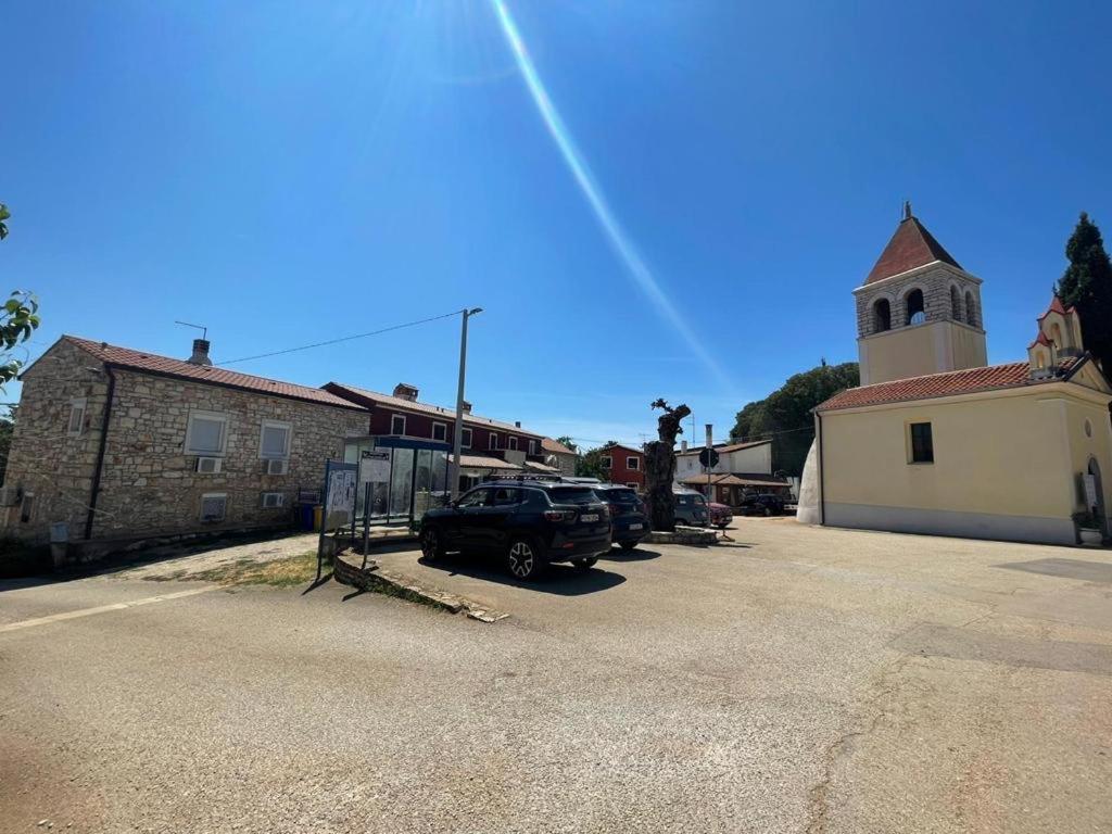 Villa Amore Radini Istrian Romantic Studio With Private Parking And Terrace Бртонигла Экстерьер фото