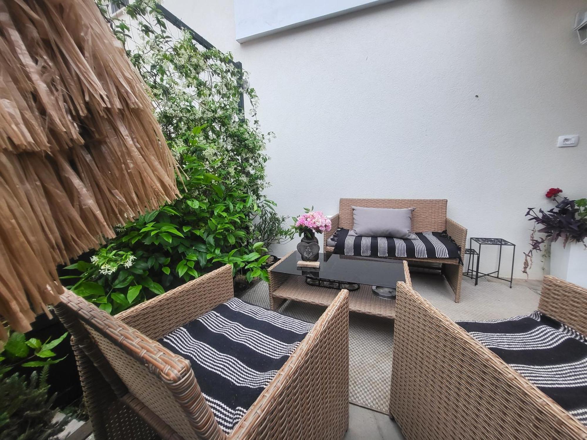 Villa Amore Radini Istrian Romantic Studio With Private Parking And Terrace Бртонигла Экстерьер фото