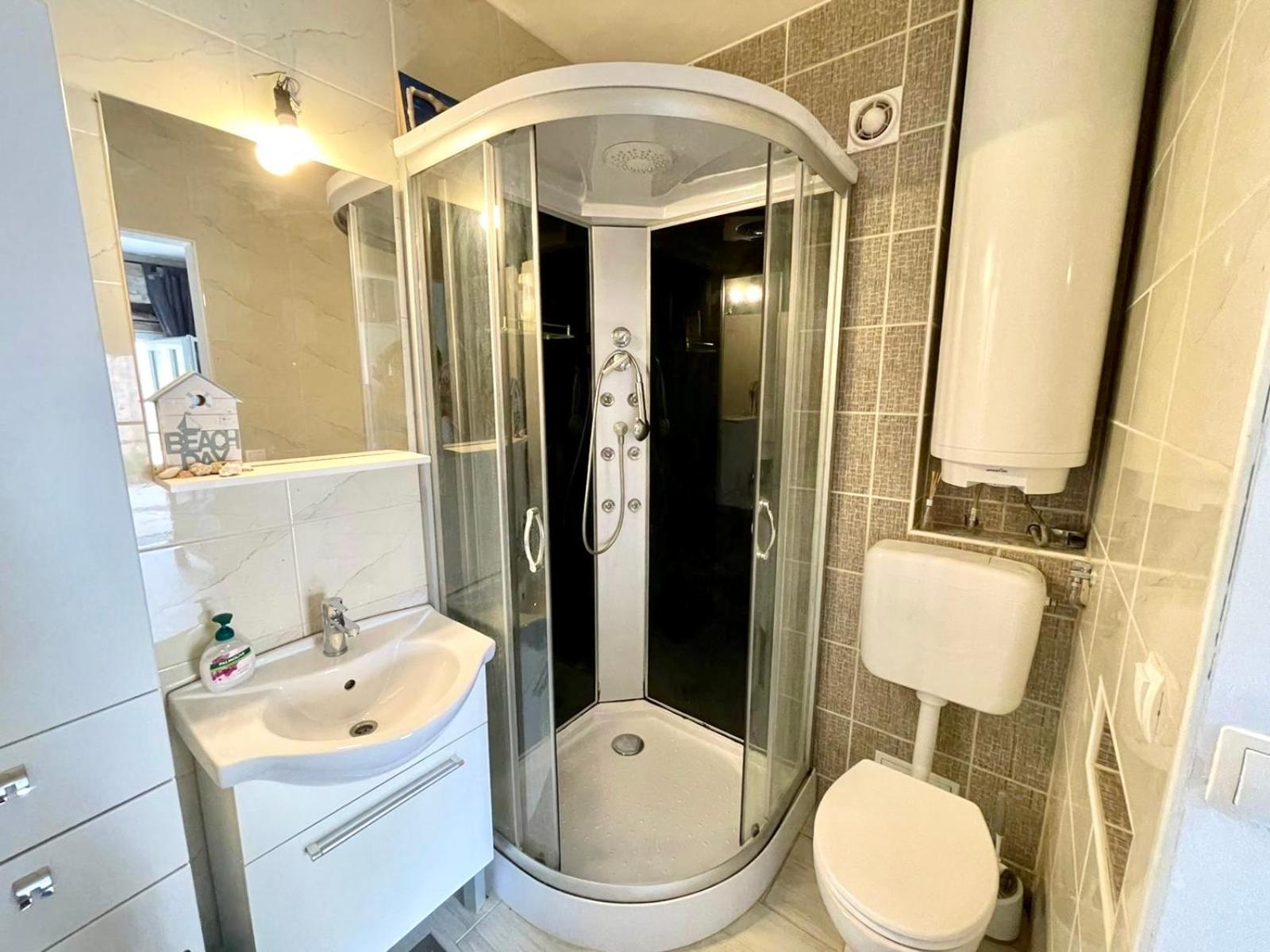 Villa Amore Radini Istrian Romantic Studio With Private Parking And Terrace Бртонигла Экстерьер фото